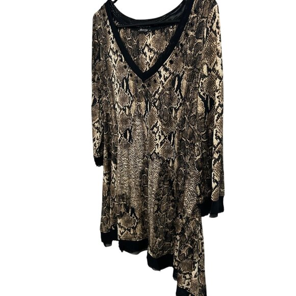 Mesmerize Snake Print Tunic Blouse Medium Asymmetrical Hem 3/4 Sleeve Animal - Picture 3 of 11